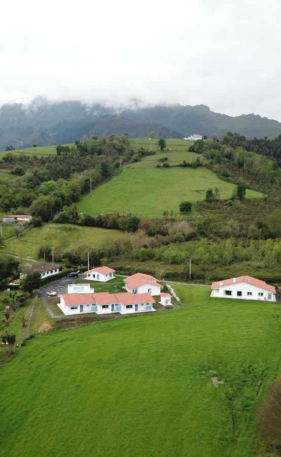 El Pueblin De Ribadesella Aparthotel Bagian luar foto